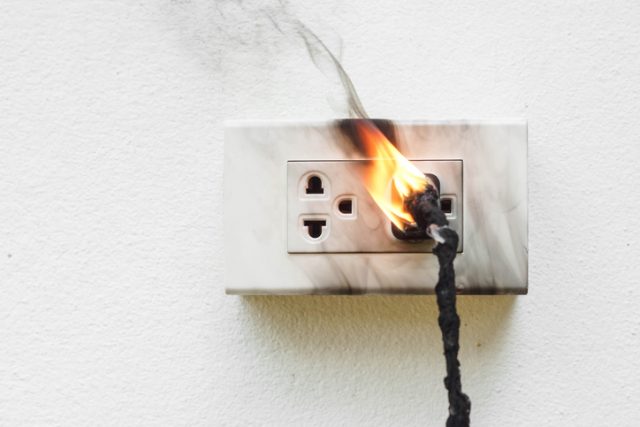 how-to-put-out-an-electrical-fire